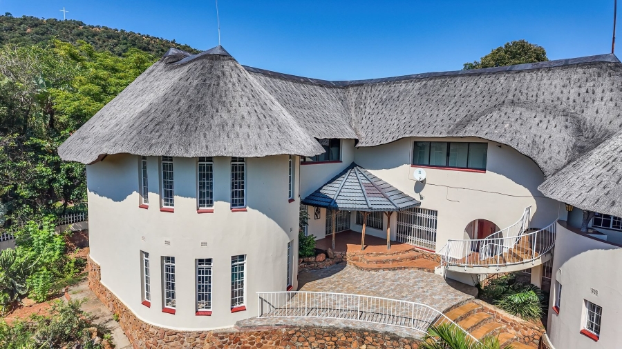 5 Bedroom Property for Sale in Protea Park North West